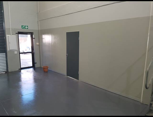 300M² WAREHOUSE RENTED IN BRIARDENE